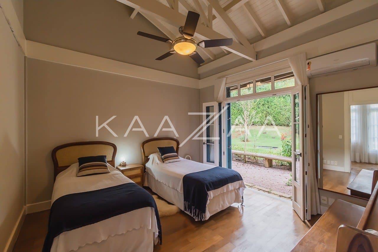 Linda paisagem e ares coloniais são o charme desta casa no condomínio Quinta da Baroneza. - Foto 49