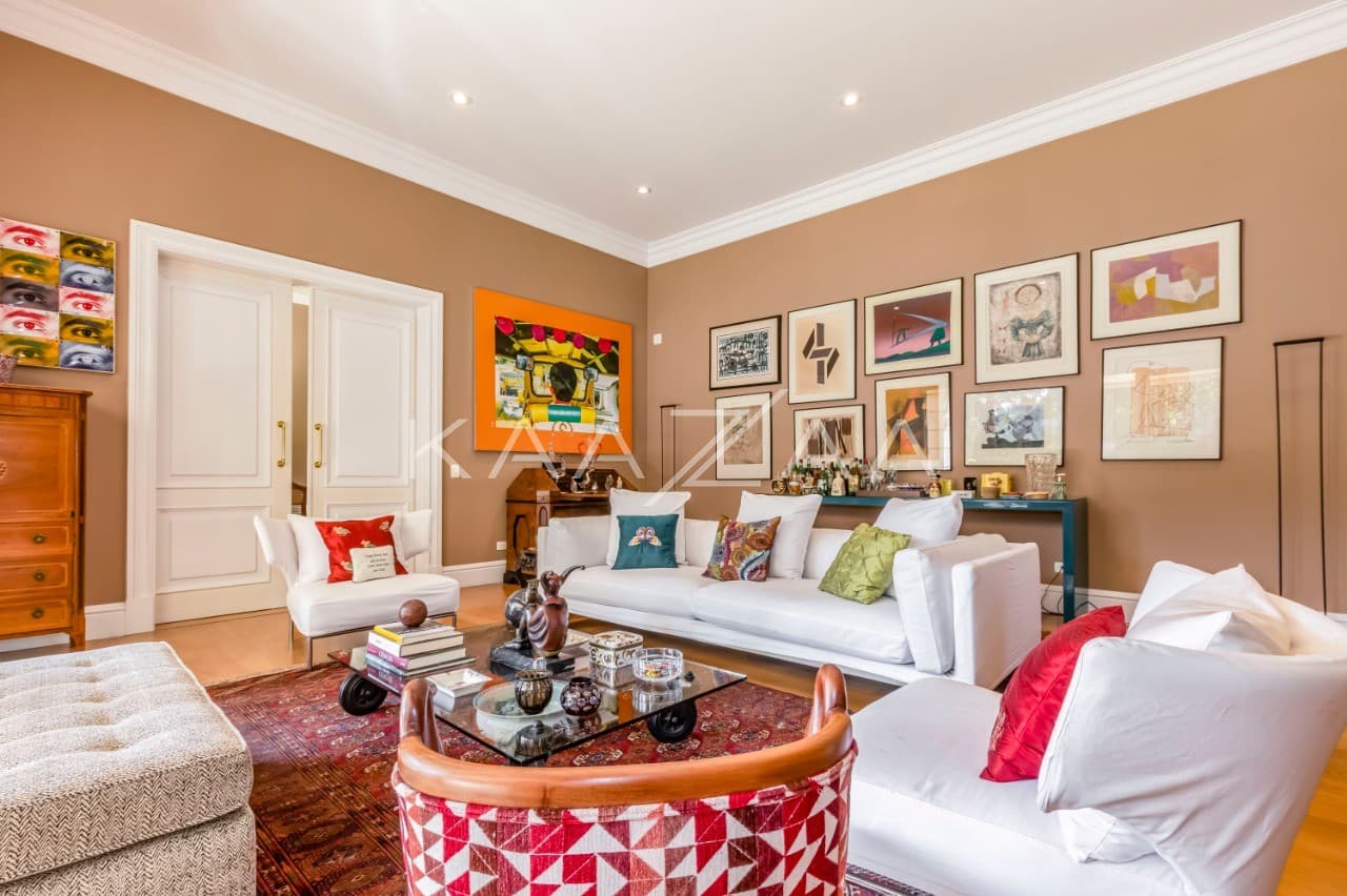 A mistura entre o clássico e o moderno tomam conta dos espaços. Casa deliciosa em rua sem saída, na Cidade Jardim. - Foto 12