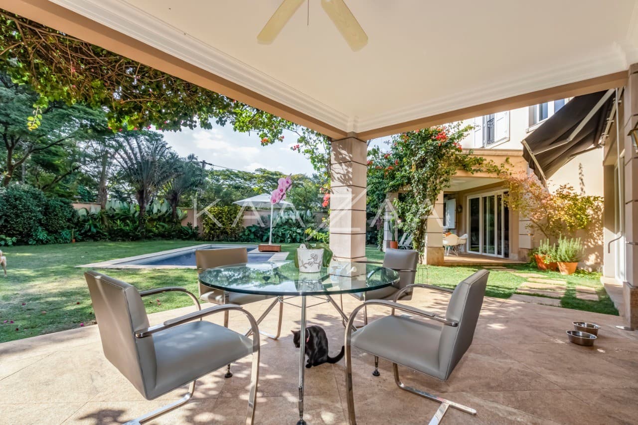 A mistura entre o clássico e o moderno tomam conta dos espaços. Casa deliciosa em rua sem saída, na Cidade Jardim. - Foto 9