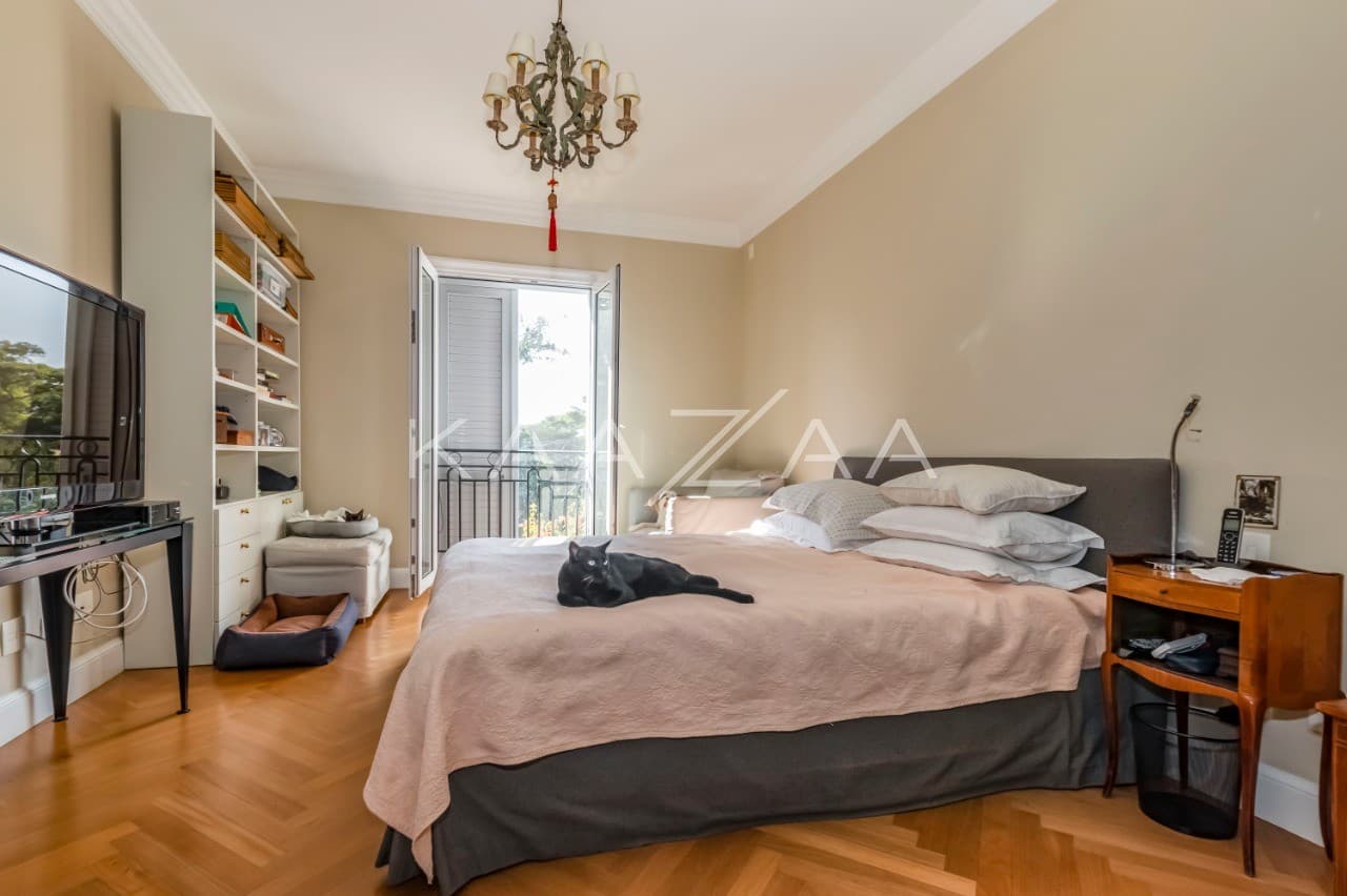 A mistura entre o clássico e o moderno tomam conta dos espaços. Casa deliciosa em rua sem saída, na Cidade Jardim. - Foto 29