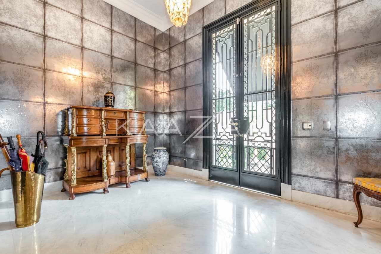 A mistura entre o clássico e o moderno tomam conta dos espaços. Casa deliciosa em rua sem saída, na Cidade Jardim. - Foto 10