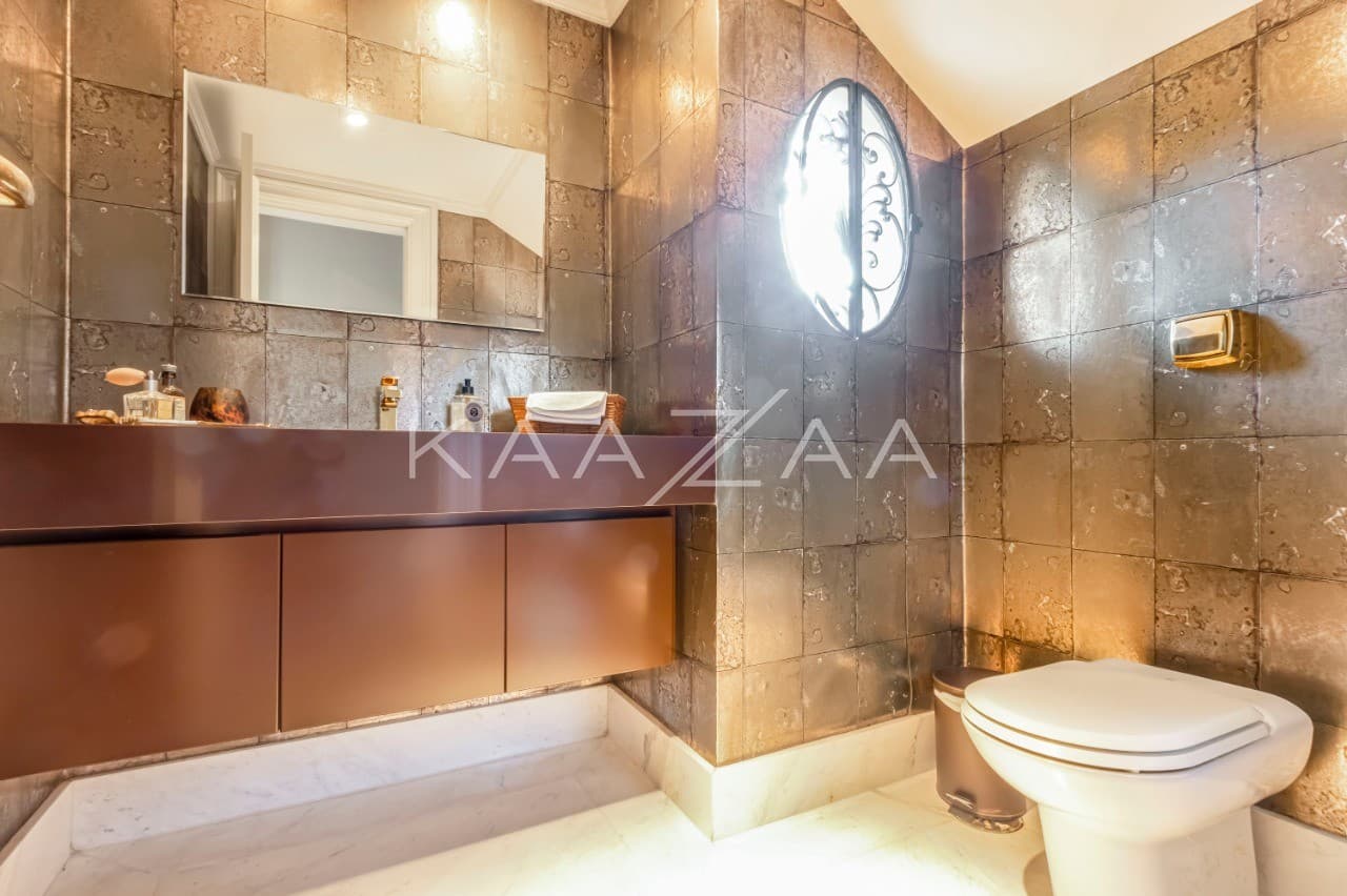 A mistura entre o clássico e o moderno tomam conta dos espaços. Casa deliciosa em rua sem saída, na Cidade Jardim. - Foto 23