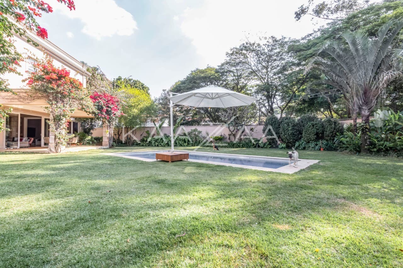 A mistura entre o clássico e o moderno tomam conta dos espaços. Casa deliciosa em rua sem saída, na Cidade Jardim. - Foto 2