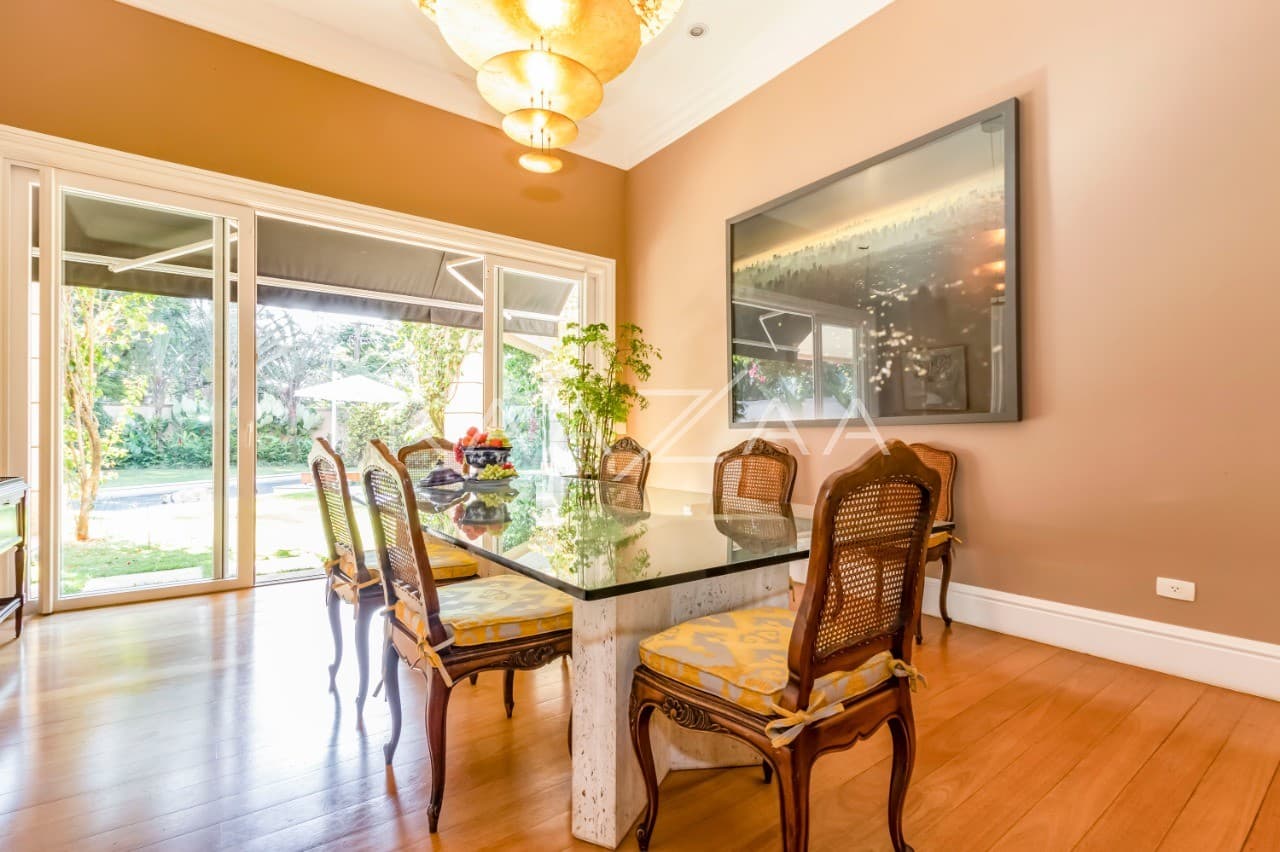 A mistura entre o clássico e o moderno tomam conta dos espaços. Casa deliciosa em rua sem saída, na Cidade Jardim. - Foto 17