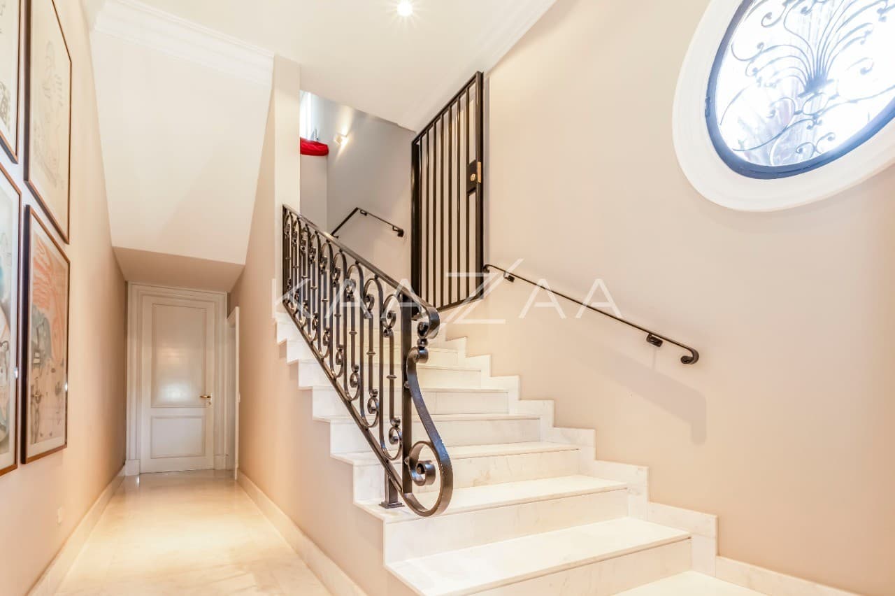 A mistura entre o clássico e o moderno tomam conta dos espaços. Casa deliciosa em rua sem saída, na Cidade Jardim. - Foto 25