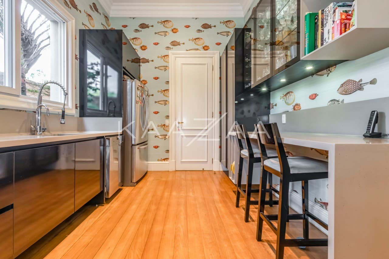 A mistura entre o clássico e o moderno tomam conta dos espaços. Casa deliciosa em rua sem saída, na Cidade Jardim. - Foto 20