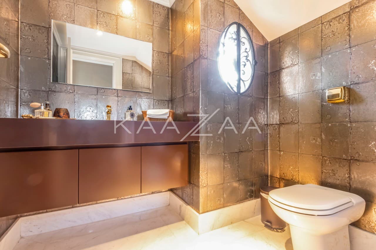 A mistura entre o clássico e o moderno tomam conta dos espaços. Casa deliciosa em rua sem saída, na Cidade Jardim. - Foto 24