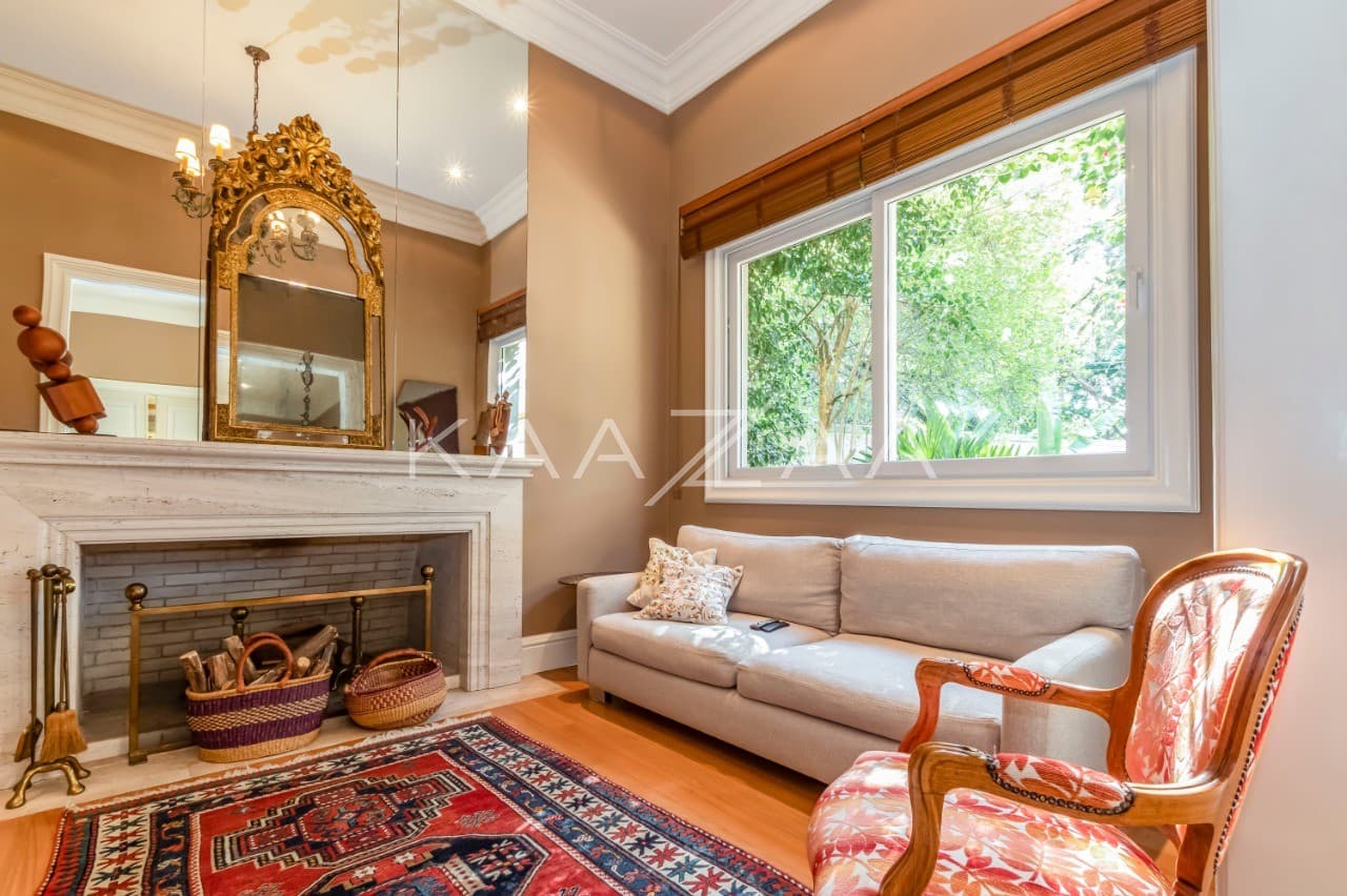 A mistura entre o clássico e o moderno tomam conta dos espaços. Casa deliciosa em rua sem saída, na Cidade Jardim. - Foto 15