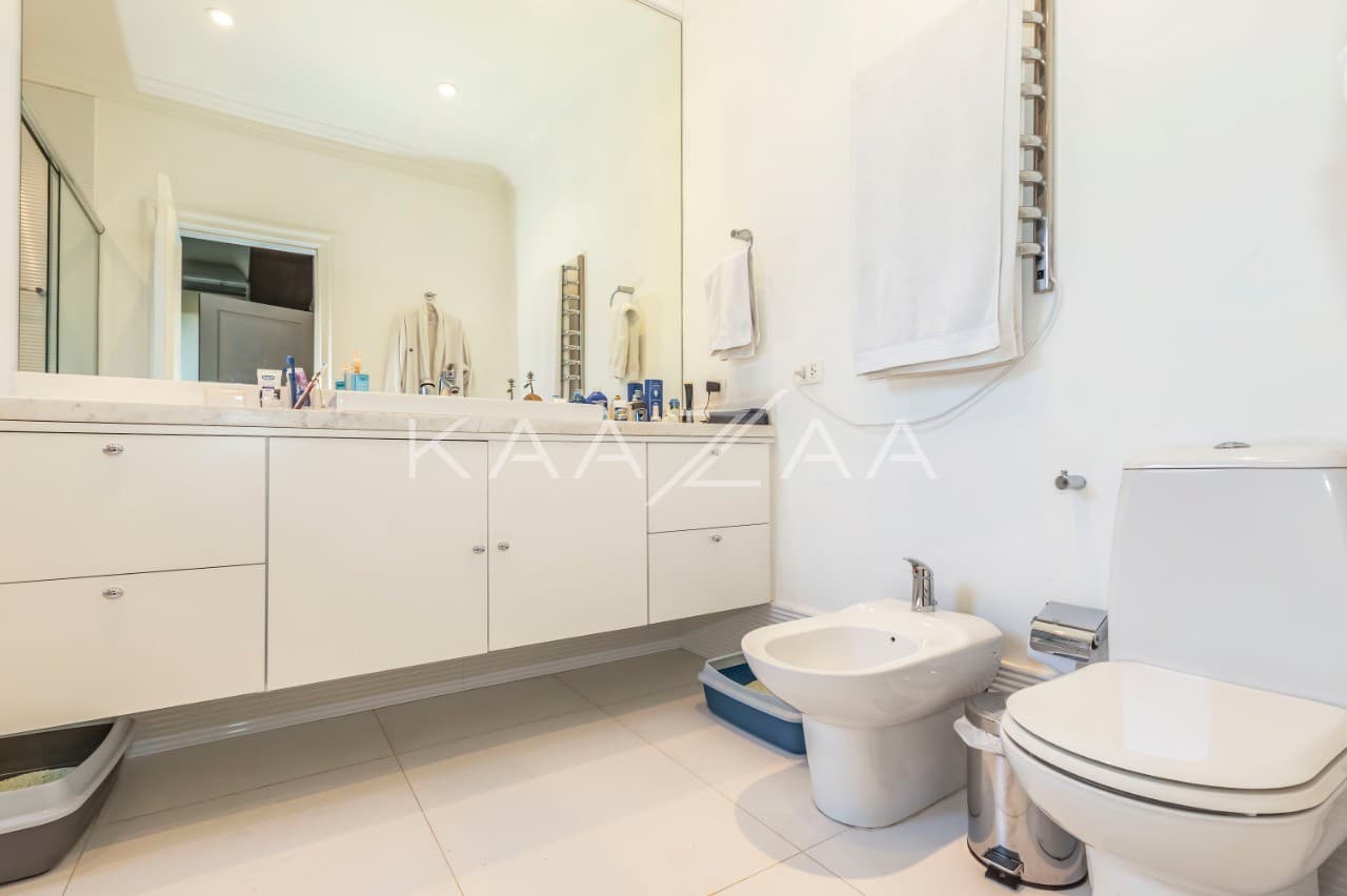 A mistura entre o clássico e o moderno tomam conta dos espaços. Casa deliciosa em rua sem saída, na Cidade Jardim. - Foto 30