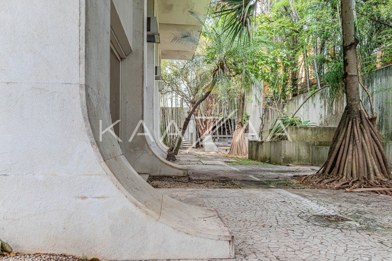 Em rua tranquila no Jardim Europa, esta bela casa com piscina é perfeita para relaxar. - Foto 13