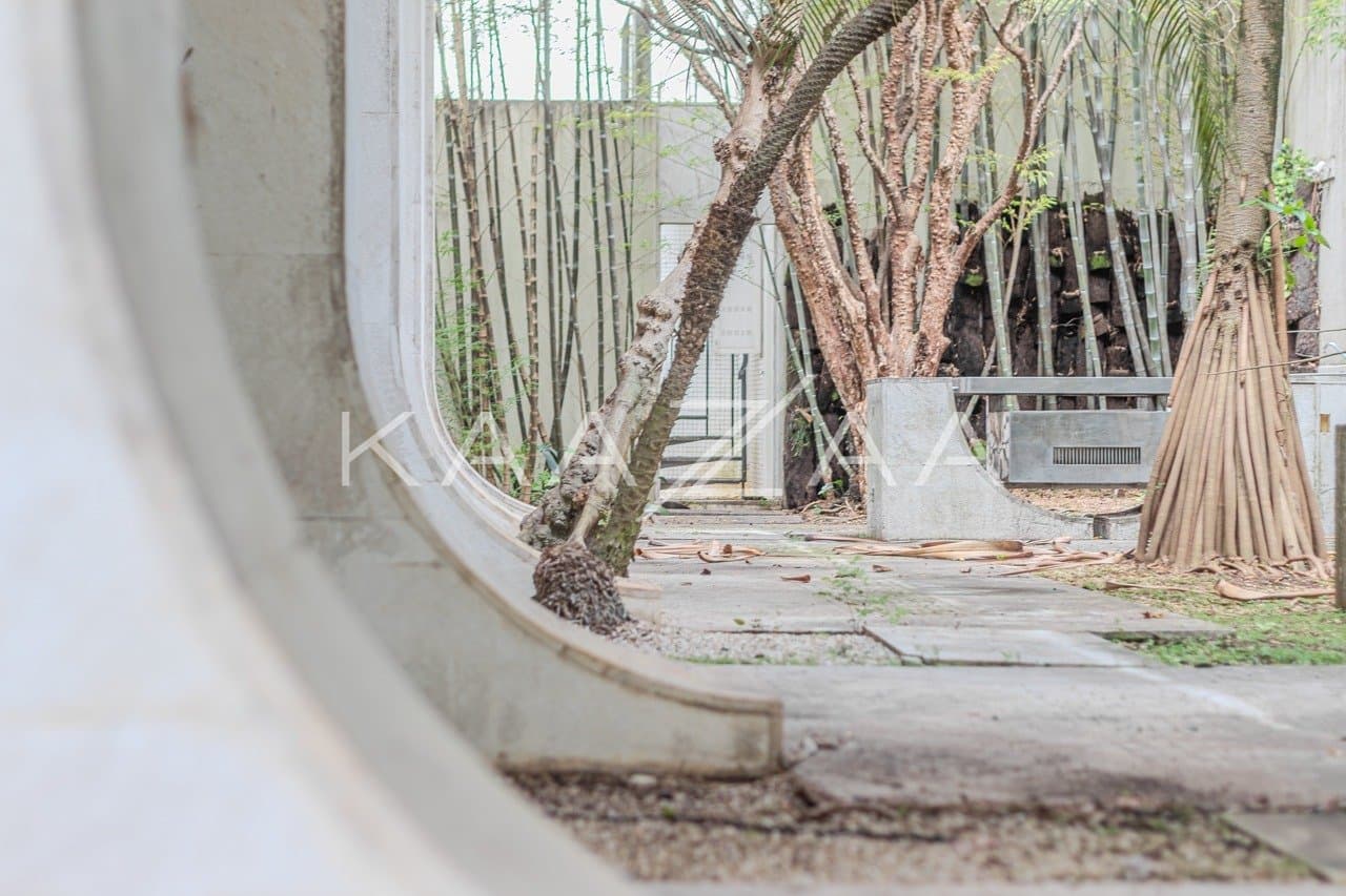 Em rua tranquila no Jardim Europa, esta bela casa com piscina é perfeita para relaxar. - Foto 14