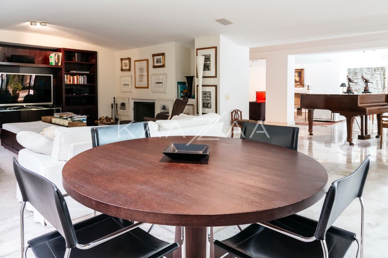 Em rua tranquila no Jardim Europa, esta bela casa com piscina é perfeita para relaxar. - Foto 8