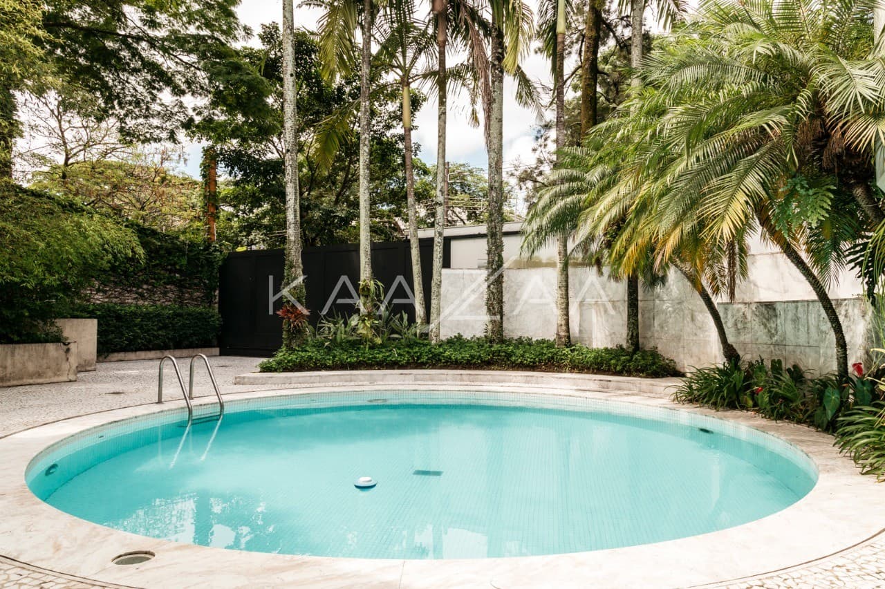 Em rua tranquila no Jardim Europa, esta bela casa com piscina é perfeita para relaxar. - Foto 2
