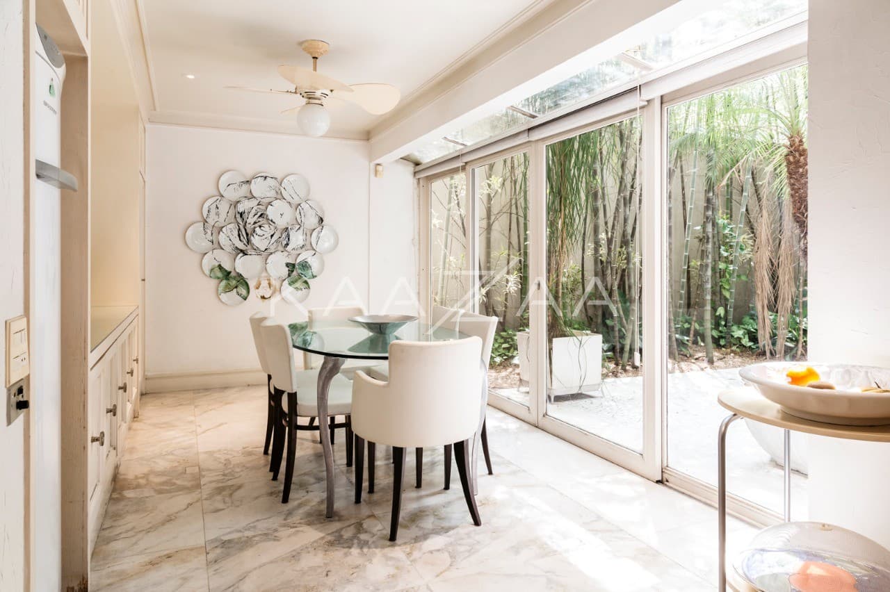 Em rua tranquila no Jardim Europa, esta bela casa com piscina é perfeita para relaxar. - Foto 9