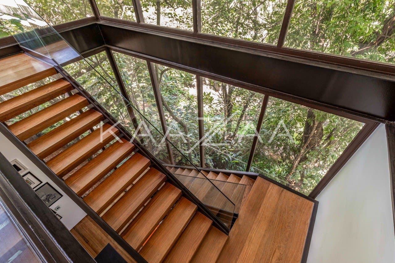 Na mata, no declive: vista e arquitetura extraordinárias na Cidade Jardim - Foto 31