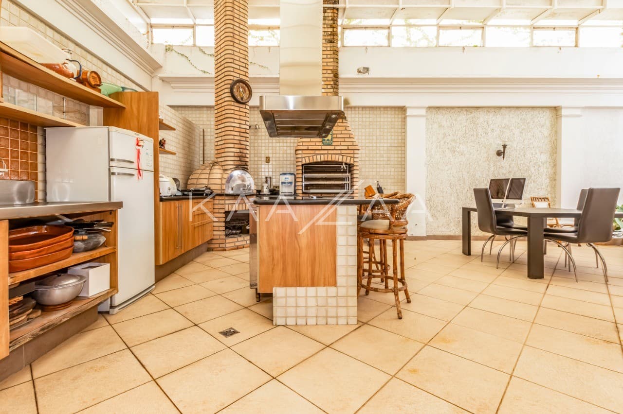 Amplitude e estilo em ambientes interessantes. Esta casa única fica em região privilegiada do Jardim Paulista. - Foto 3