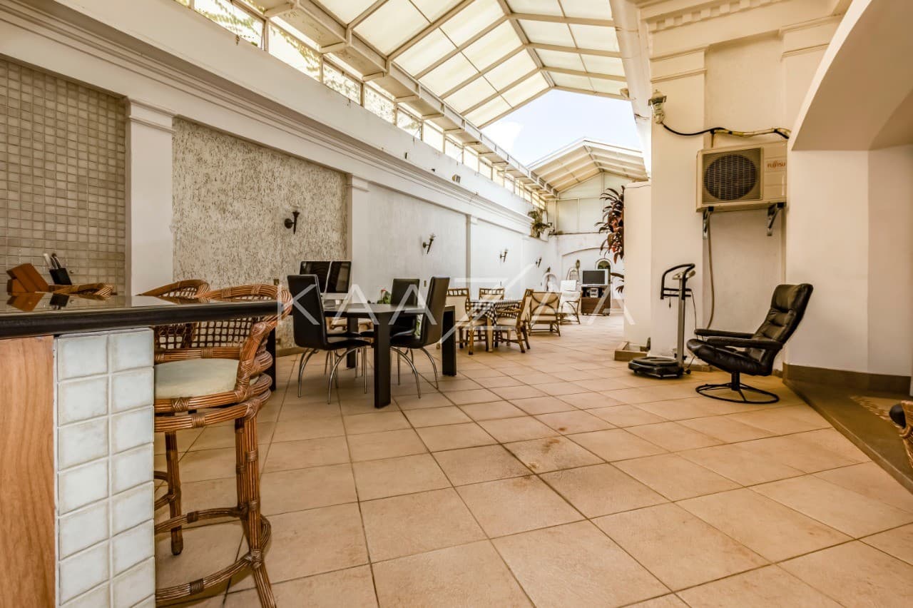 Amplitude e estilo em ambientes interessantes. Esta casa única fica em região privilegiada do Jardim Paulista. - Foto 4