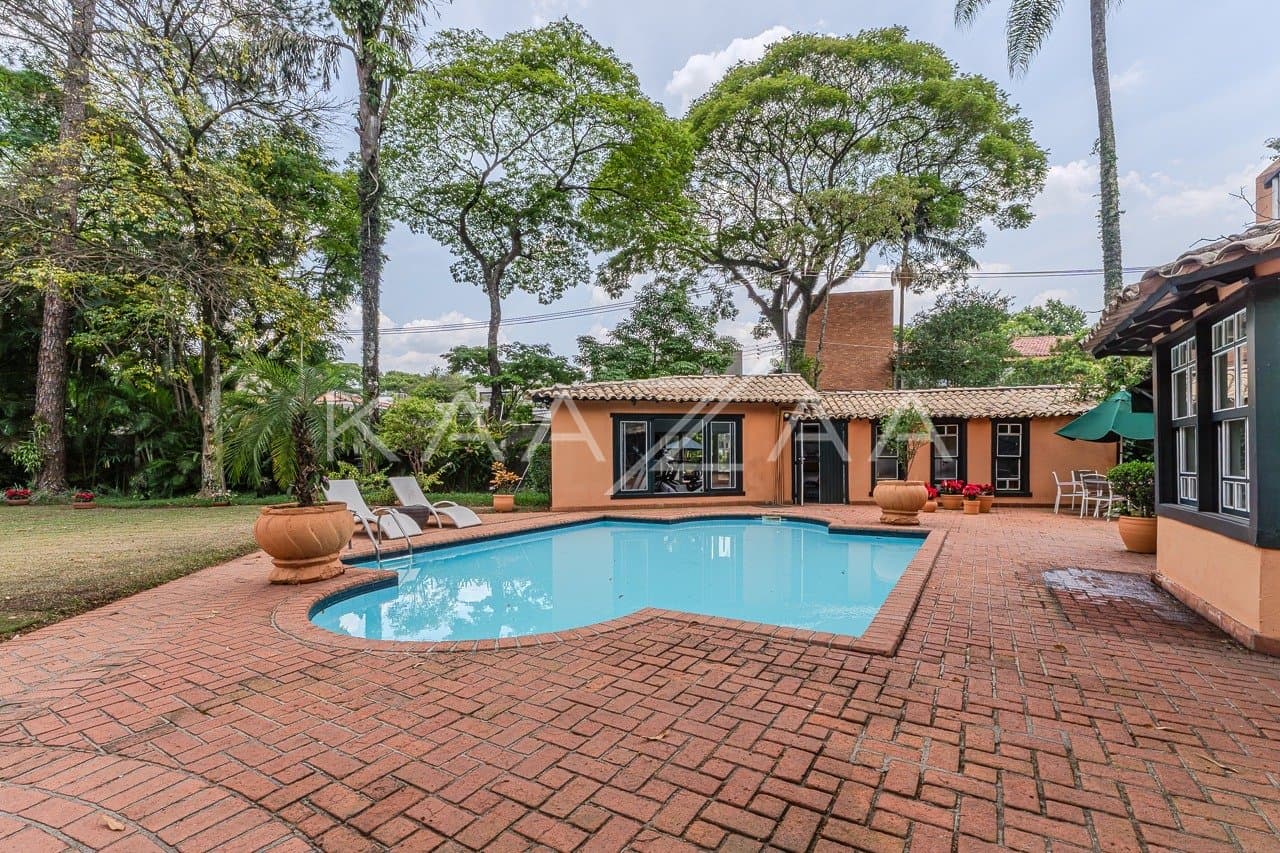 Casa com ares provençais ao lado da praça Panamericana, no Alto de Pinheiros. - Foto 38