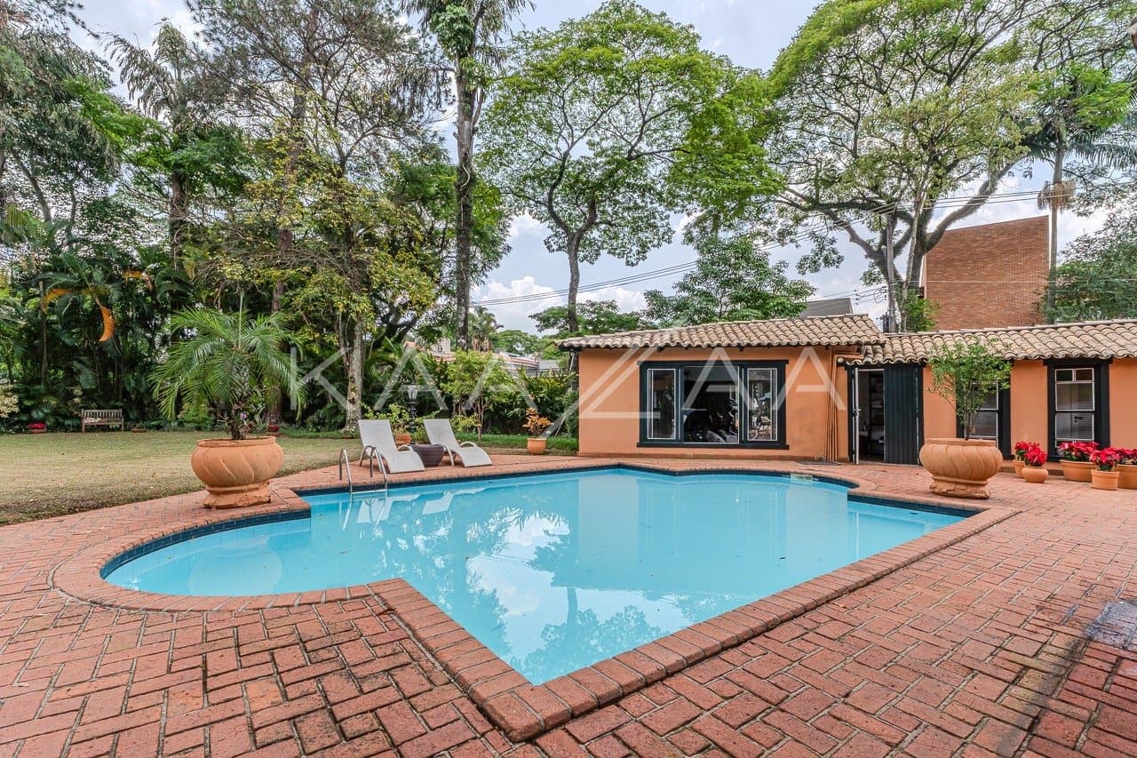 Casa com ares provençais ao lado da praça Panamericana, no Alto de Pinheiros. - Foto 4