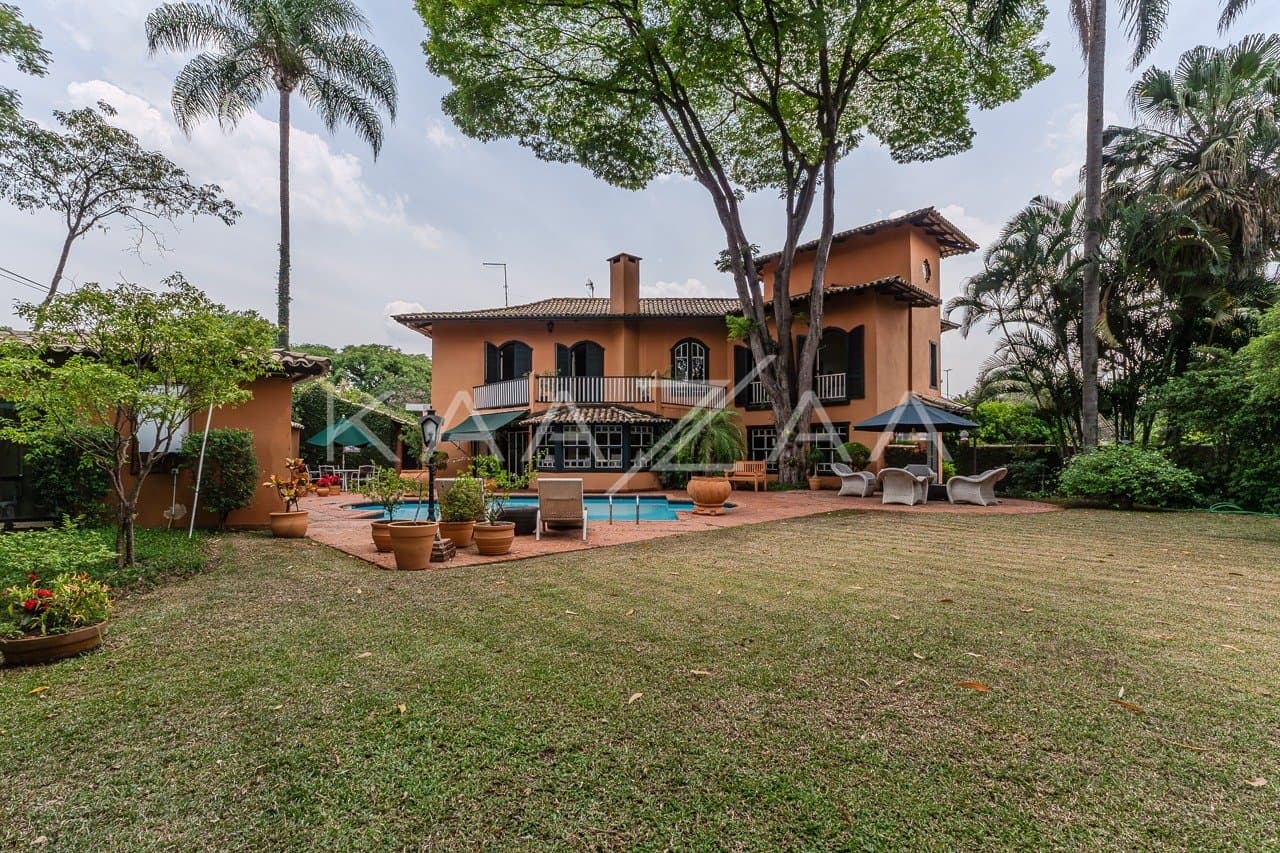 Casa com ares provençais ao lado da praça Panamericana, no Alto de Pinheiros. - Foto 2