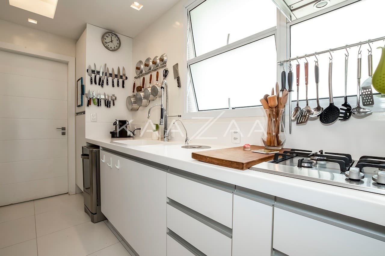 Recém reformado, este apartamento todo mobiliado fica acerta em cheio o coração do Itaim. - Foto 22