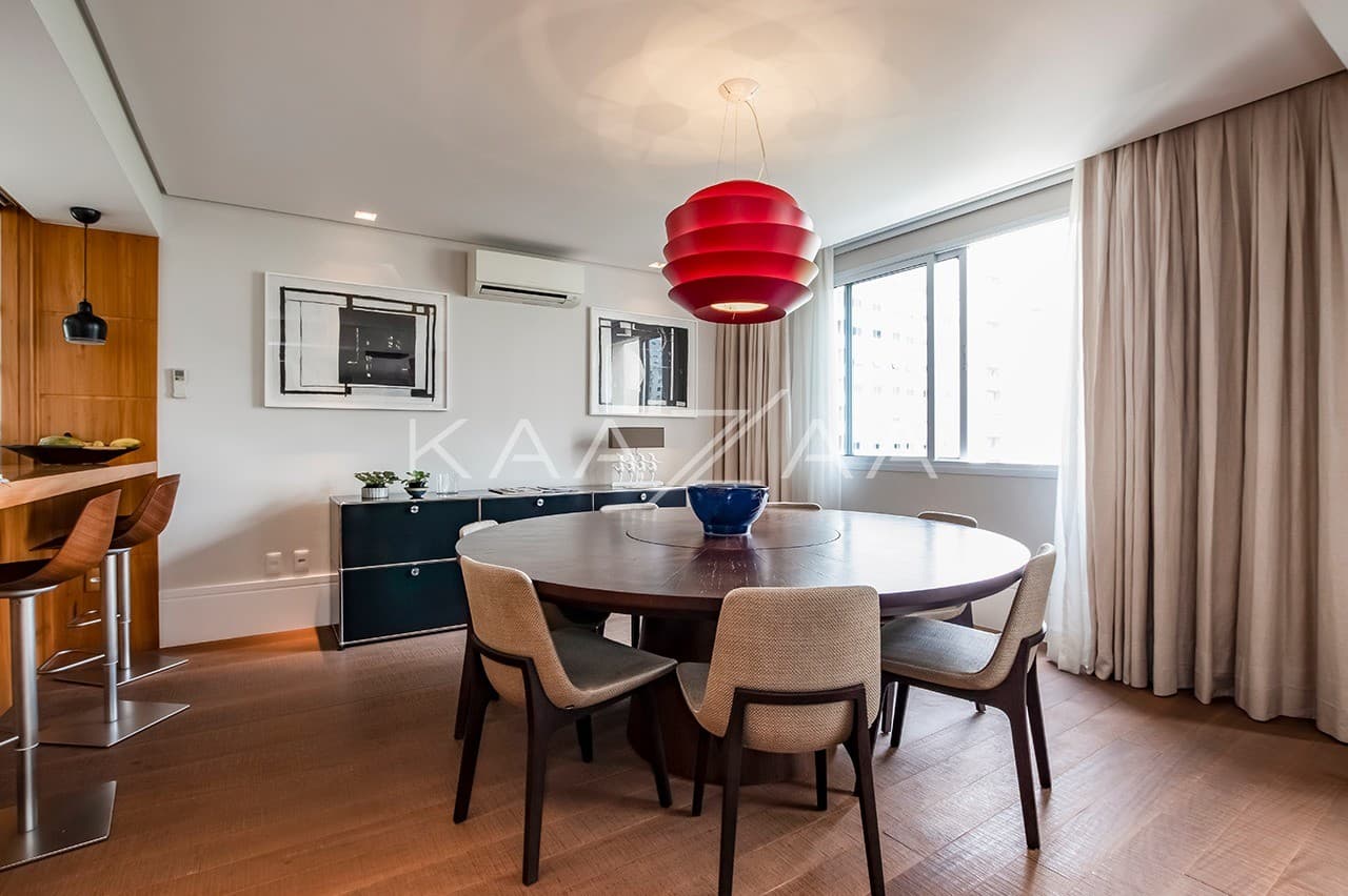 Recém reformado, este apartamento todo mobiliado fica acerta em cheio o coração do Itaim. - Foto 7