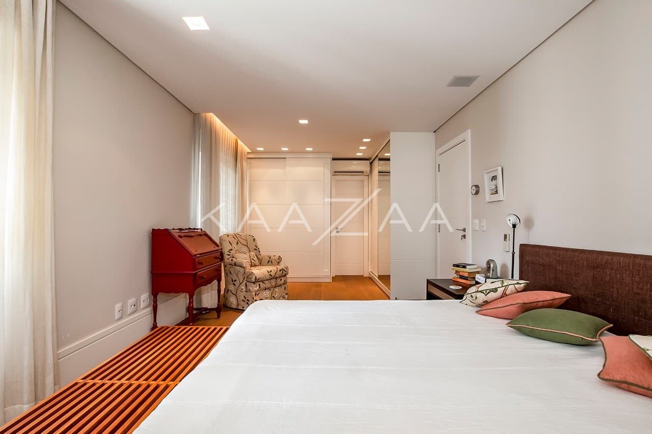 Recém reformado, este apartamento todo mobiliado fica acerta em cheio o coração do Itaim. - Foto 11