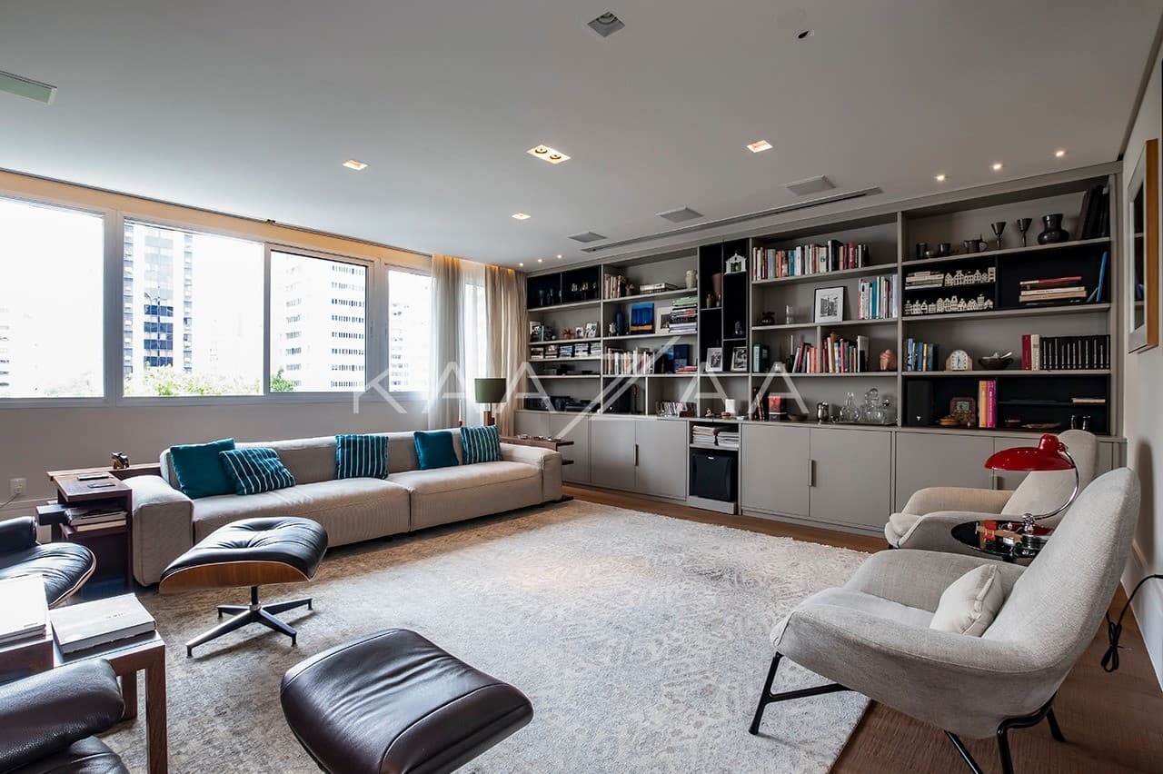 Recém reformado, este apartamento todo mobiliado fica acerta em cheio o coração do Itaim. - Foto 1