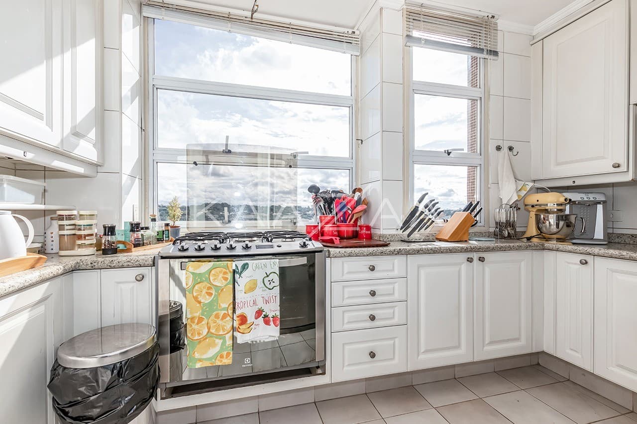 Ambientes amplos e iluminados, com vista panorâmica. Apartamento no Jardim Europa. - Foto 10