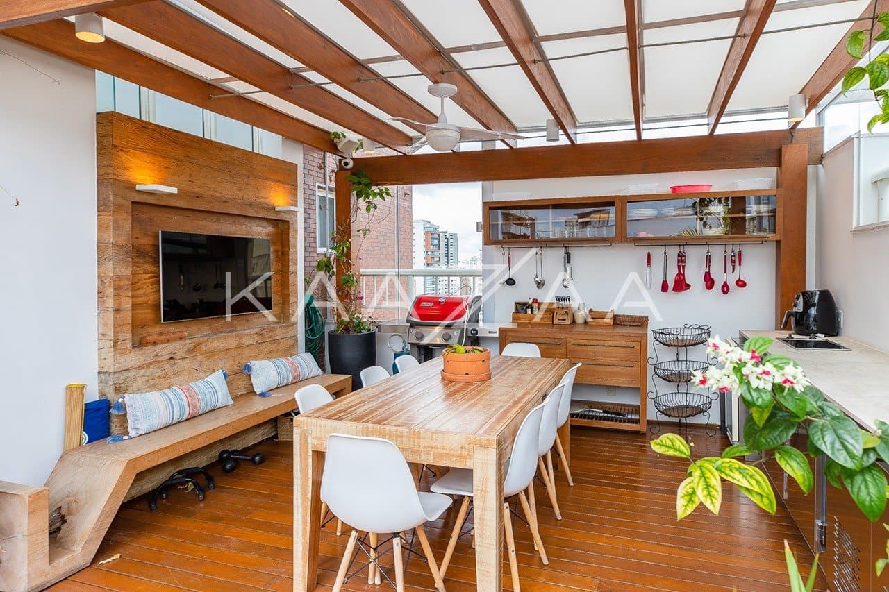 Ambientes descolados e com muito bom gosto são resultado da reforma recente. Cobertura no embalo do Itaim Bibi. - Foto 2