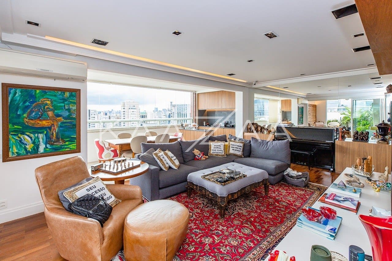 Ambientes descolados e com muito bom gosto são resultado da reforma recente. Cobertura no embalo do Itaim Bibi. - Foto 7