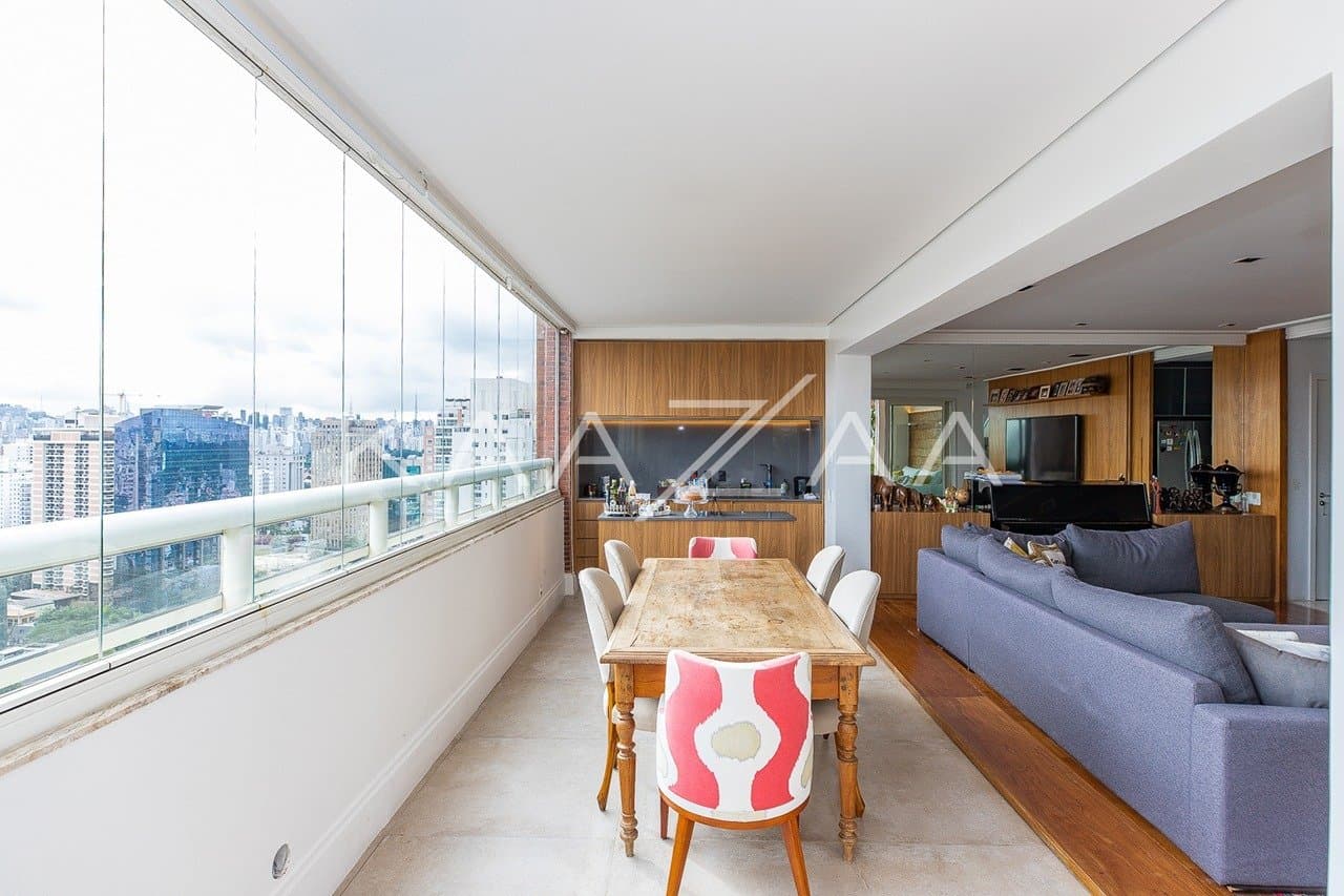 Ambientes descolados e com muito bom gosto são resultado da reforma recente. Cobertura no embalo do Itaim Bibi. - Foto 9