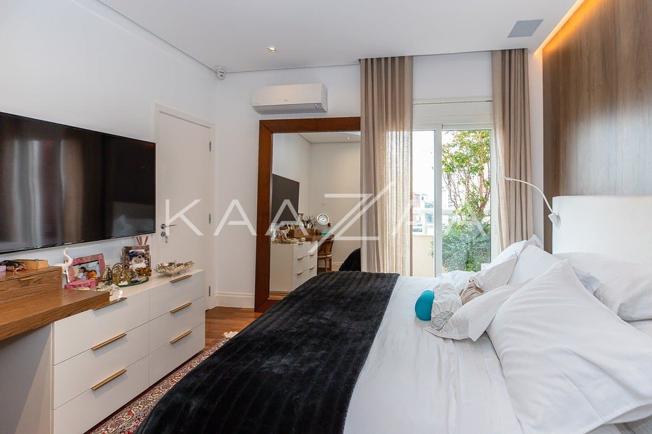 Ambientes descolados e com muito bom gosto são resultado da reforma recente. Cobertura no embalo do Itaim Bibi. - Foto 14