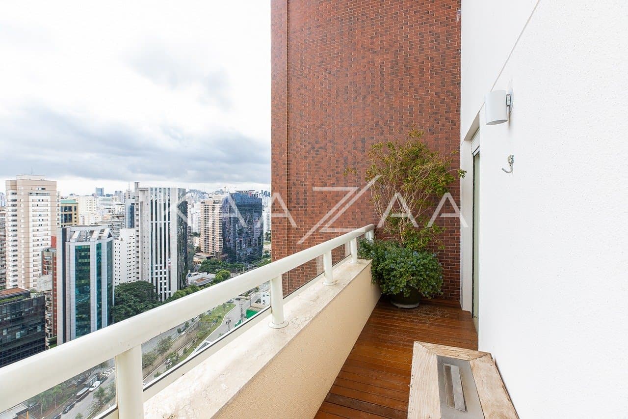 Ambientes descolados e com muito bom gosto são resultado da reforma recente. Cobertura no embalo do Itaim Bibi. - Foto 15