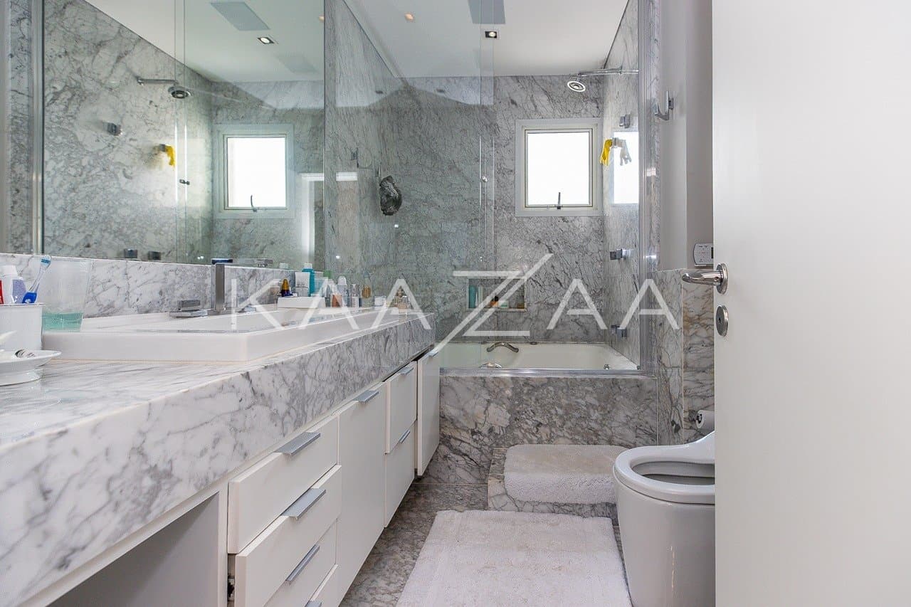 Ambientes descolados e com muito bom gosto são resultado da reforma recente. Cobertura no embalo do Itaim Bibi. - Foto 17