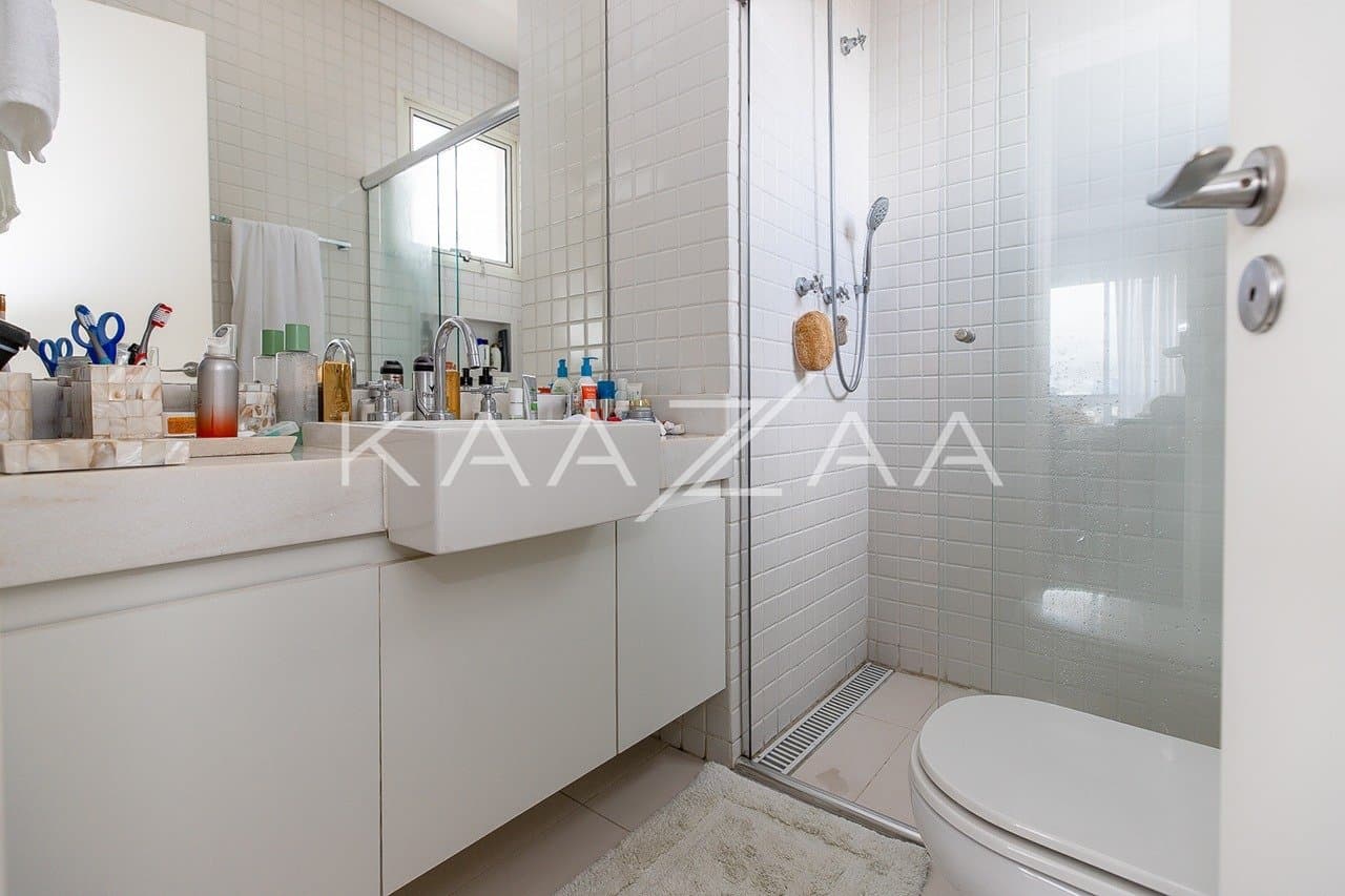 Ambientes descolados e com muito bom gosto são resultado da reforma recente. Cobertura no embalo do Itaim Bibi. - Foto 19