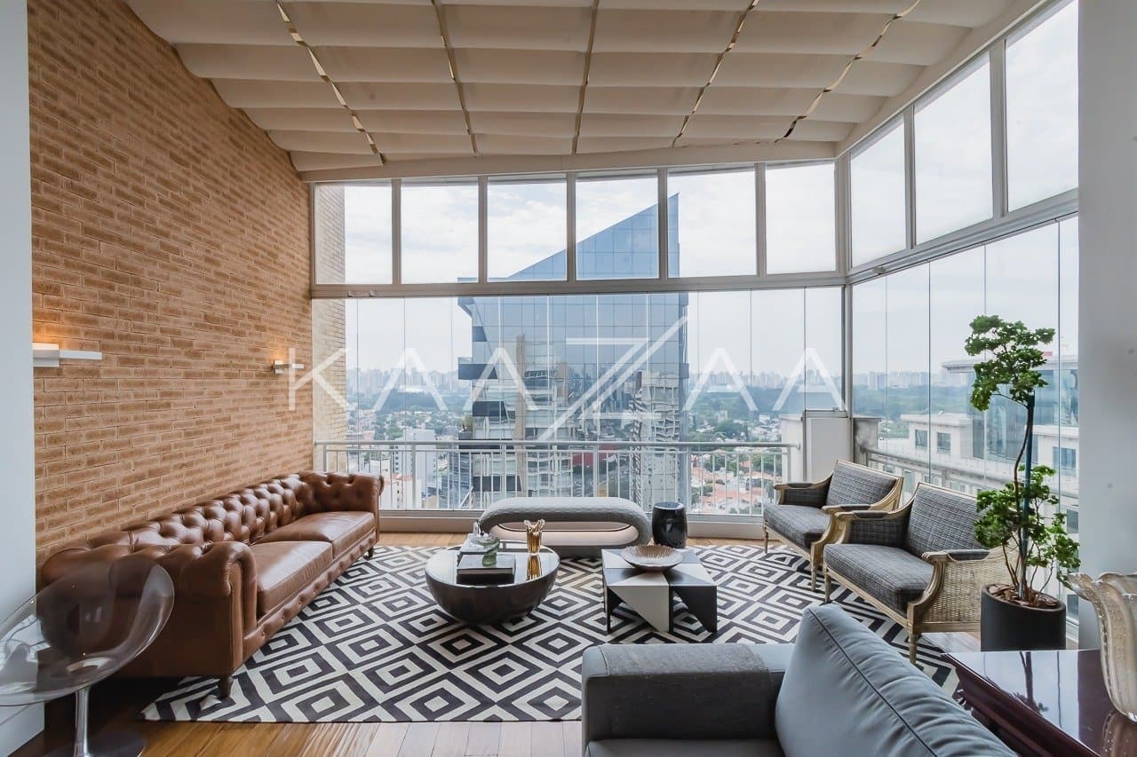 Cobertura no Itaim Bibi com pé-direito alto e um visual que te acompanha por todos os lugares. - Foto 1