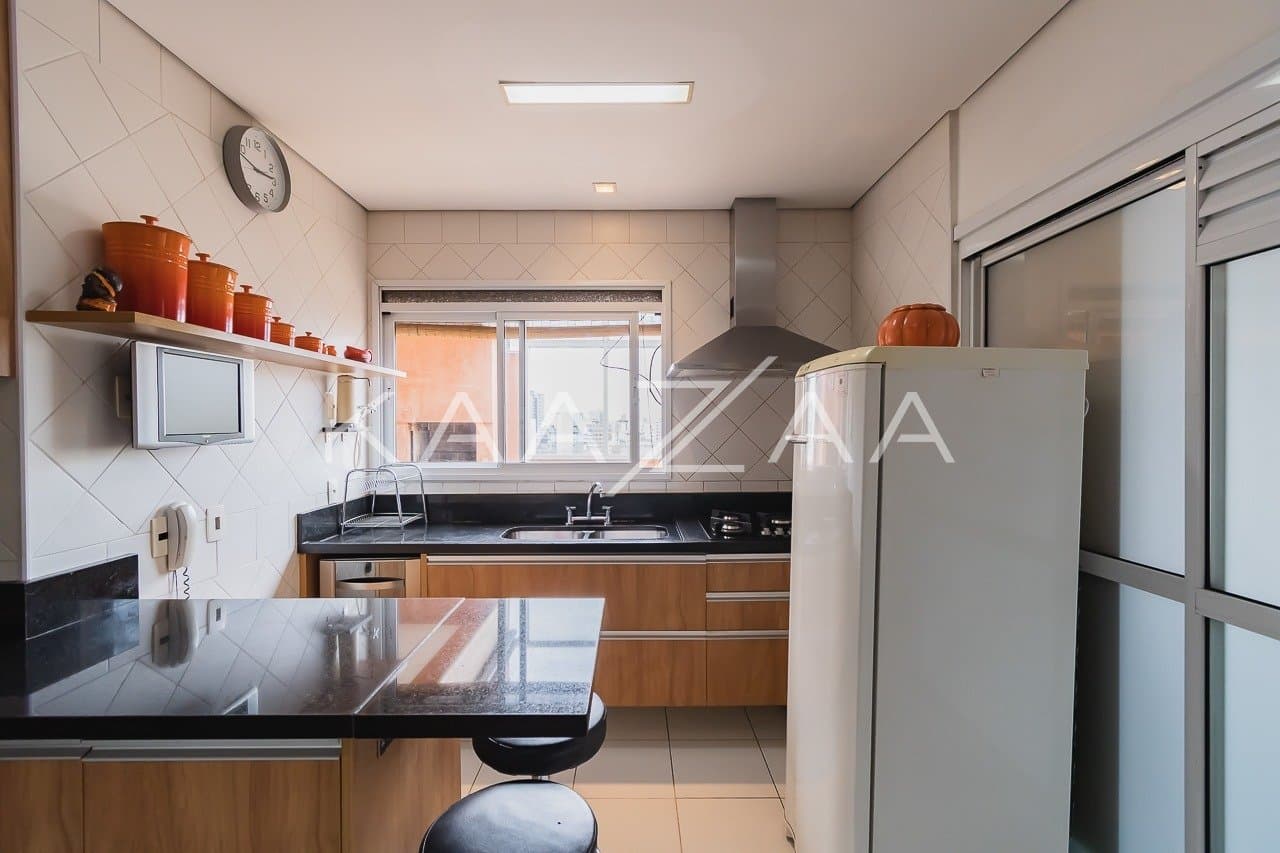 Cobertura no Itaim Bibi com pé-direito alto e um visual que te acompanha por todos os lugares. - Foto 21