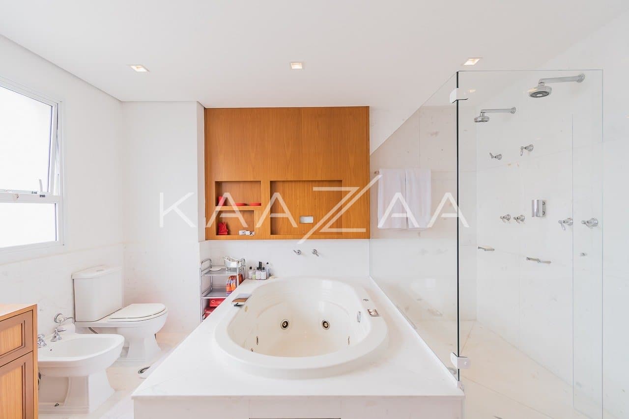 Cobertura no Itaim Bibi com pé-direito alto e um visual que te acompanha por todos os lugares. - Foto 24