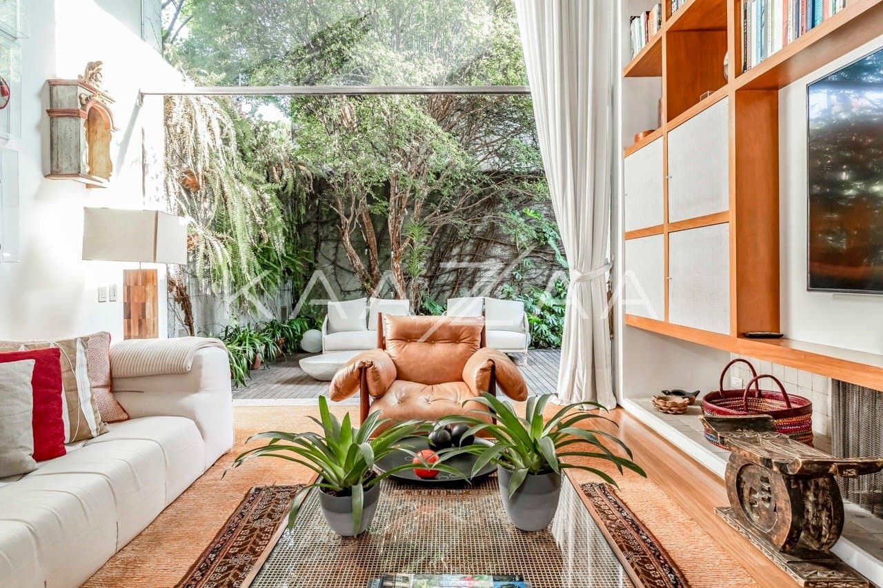 Uma mescla entre natureza e cidade grande se encontra nesta casa no Jardim Paulistano. - Foto 4