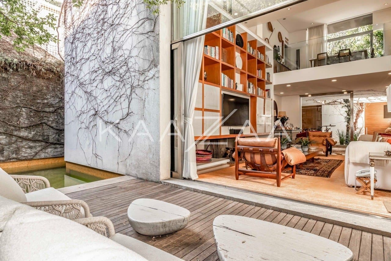 Uma mescla entre natureza e cidade grande se encontra nesta casa no Jardim Paulistano. - Foto 7