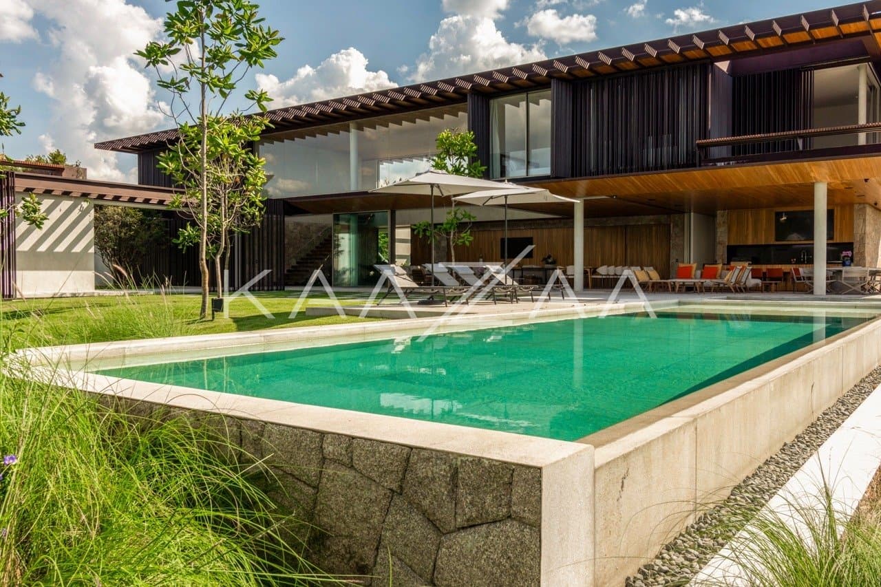 Casa contemporânea feita para interagir com a natureza ao redor. Projeto na Quinta da Baroneza. - Foto 3