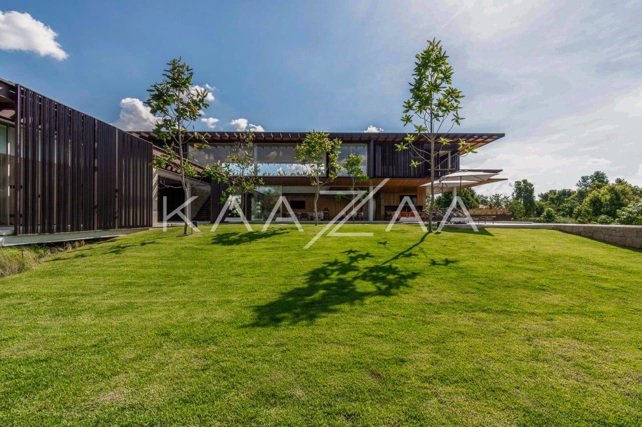 Casa contemporânea feita para interagir com a natureza ao redor. Projeto na Quinta da Baroneza. - Foto 6