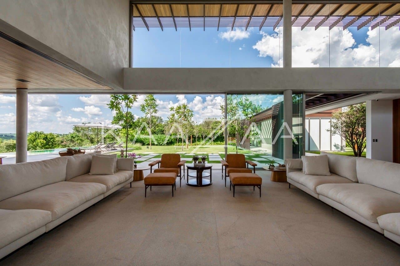 Casa contemporânea feita para interagir com a natureza ao redor. Projeto na Quinta da Baroneza. - Foto 16