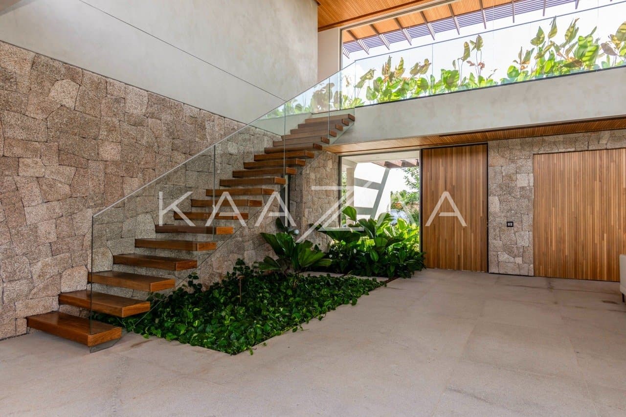 Casa contemporânea feita para interagir com a natureza ao redor. Projeto na Quinta da Baroneza. - Foto 20