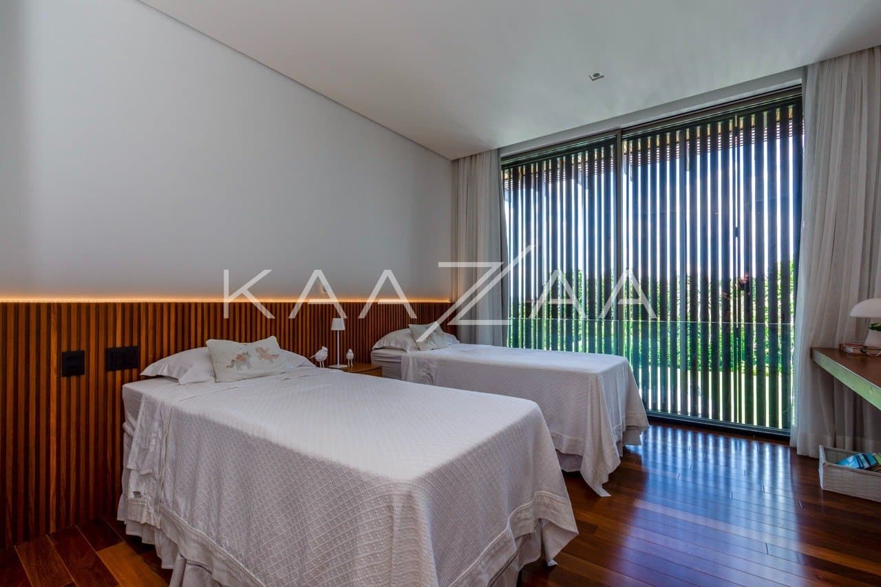 Casa contemporânea feita para interagir com a natureza ao redor. Projeto na Quinta da Baroneza. - Foto 24