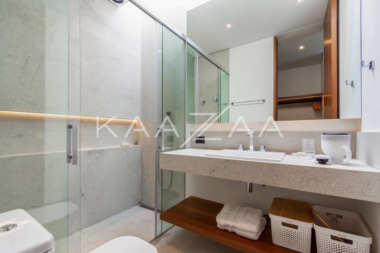 Casa contemporânea feita para interagir com a natureza ao redor. Projeto na Quinta da Baroneza. - Foto 25