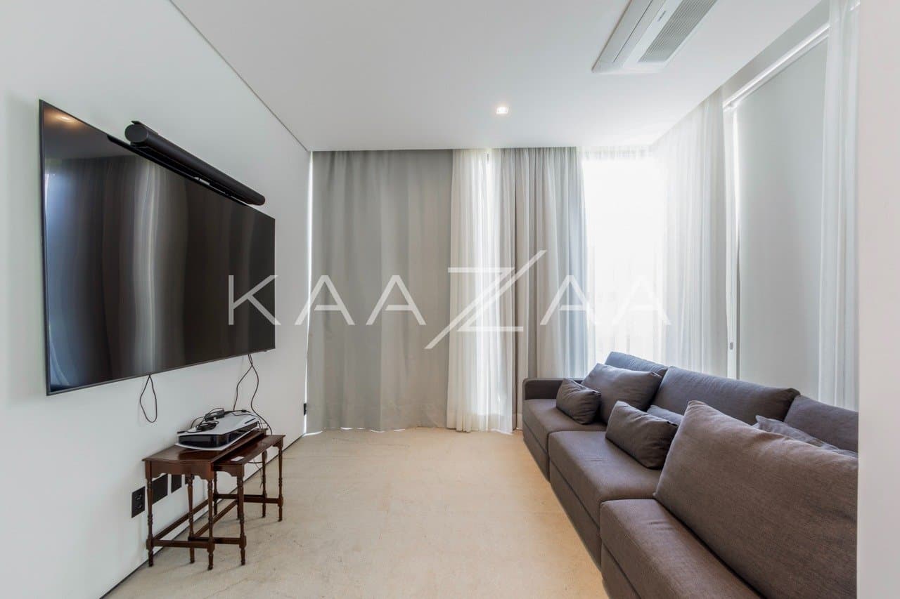 Casa contemporânea feita para interagir com a natureza ao redor. Projeto na Quinta da Baroneza. - Foto 29