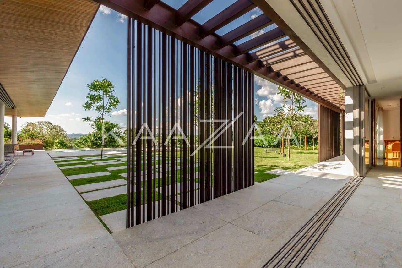 Casa contemporânea feita para interagir com a natureza ao redor. Projeto na Quinta da Baroneza. - Foto 33