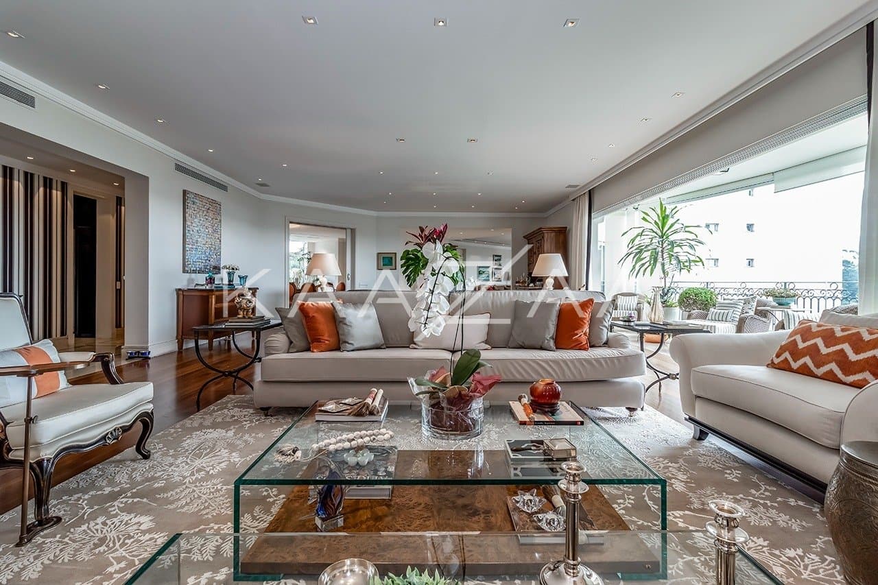 Ambientes suntuosos, planta ampla e vista panorâmica. Apartamento neoclássico no Jardim Guedala. - Foto 1